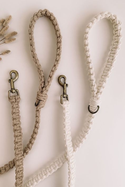 Boho Macrame Dog Leads Macrame Dog Leash, Dog Collar Diy Tutorials, Dog Leash Diy, Boho Dog Collar, Handmade Dog Accessories, Dog Accesories, Boho Dog, Diy Dog Collar, Diy Dog Toys