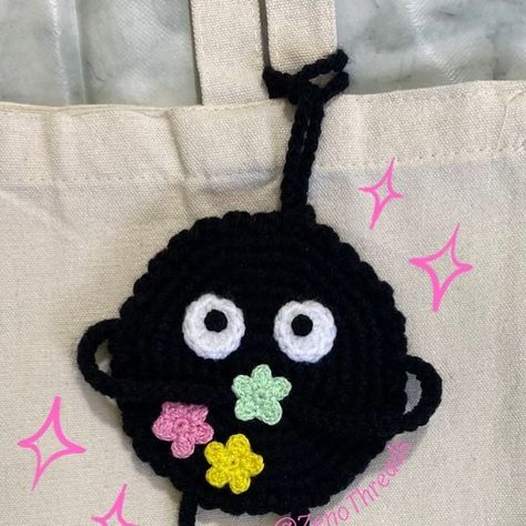 ♥ Zeno Threads-Est 2020 ♥ on Instagram‎: "Crochet Soot Sprite Bag Charm✨The wait is finally over! The Full Tutorial is now available on my Youtube Channel📺 Hope you all enjoy it. Be sure to subscribe to my channel so you don’t miss future tutorials 💞 Link is in my Bio✨There’s more to come so stay tuned❣️Happy Crocheting❣️🥰🧶  . #crochet #crochettutorial #crochetpatterns #bagcharms #crochetpouch ##crochetbag #crochetideas #easycrochet #sootsprite #spirtedaway #susuwatari #tejido #tejedora #صوف #كروشية #كروشيهات"‎ Soot Sprite Crochet Pillow, Soot Sprite Crochet Bag, Soot Sprite Amigurumi, Catbus Totoro Crochet, Soot Sprite Keychain, Soot Sprites, Crochet Pouch, Enjoy It, Crochet Tutorial