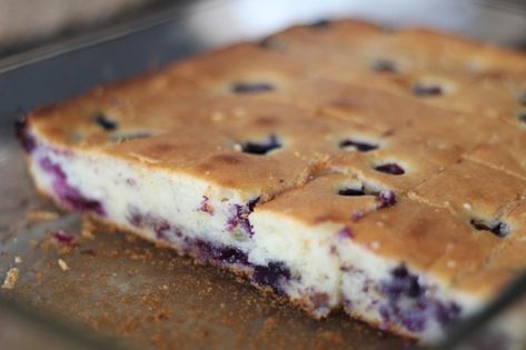 Blueberry Mochi Cake - Love Your Abode Blueberry Mochi, Mochiko Flour, Japanese Rice Cake, Japanese Mochi, Lchf Dessert, Butter Mochi, Mochi Ice, Mochi Recipe, Mochi Cake