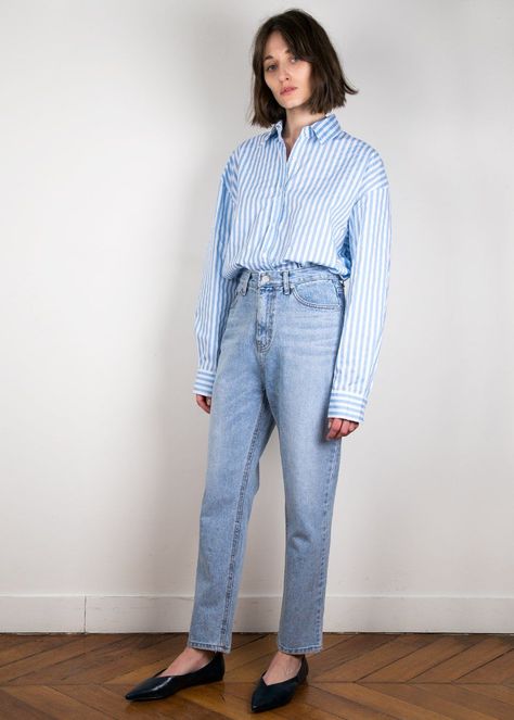 Blue Shirt Jeans Outfit, Shirt Jeans Outfit, Light Blue Shirt, Jeans Outfit Women, Blue Striped Shirt, Denim Chic, Light Blue Shirts, Stripe Shirt, Denim Button Down