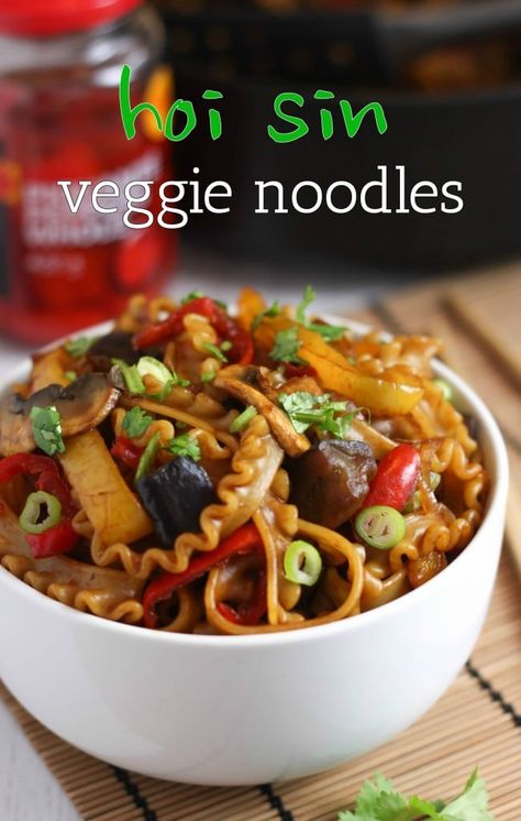 Saucy Noodles, Soy Sauce Noodles, Vegetable Entrees, Veggie Noodles Recipes, Vegan Chinese, Vegan Asian Recipes, Chinese Recipe, Salad Vegan, Vegan Entree