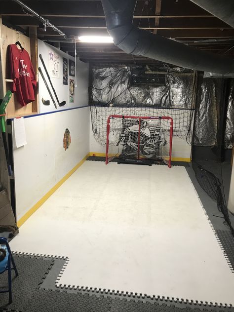 Hockey Garage Ideas, Garage Hockey Rink, Indoor Hockey Rink In House, Diy Hockey Rink, Hockey Basement Ideas, Basement Hockey Rink, Hockey Room For Boys, Hockey Garage, Ice Hockey Room