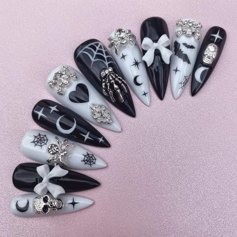 Edgy Halloween Nails, Emo Nails, Nails Business, Nail Piercing, Fake Nails Designs, Fairy Wallpaper, Beacon Hills, Gothic Nails, Nude Nail Designs