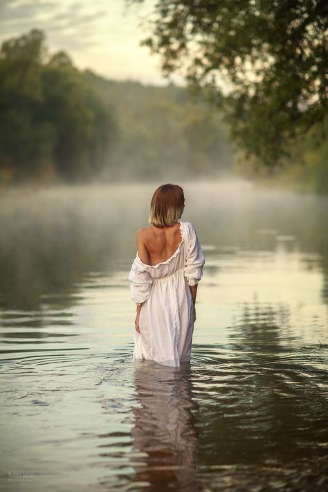 Canoe Photoshoot Model, Cool Photoshoot Ideas Outside, Water Dress Photoshoot, River Photoshoot, Summer Photoshoot Ideas, Lake Portrait, Poetic Photography, Water Photoshoot, Outdoor Portrait Photography