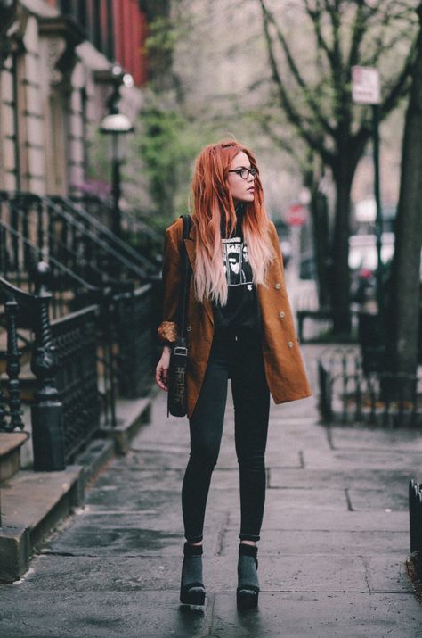 Punk Fashion Edgy, Look Grunge, Tokyo Street Fashion, Fashion Edgy, Older Women Fashion, Women Fashion Edgy, Neue Outfits, Hipster Outfits, Estilo Punk