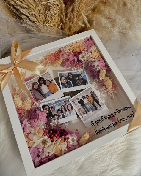 As they step into a new chapter, let them take a piece of their journey with them. 🌸✨ Our custom farewell floral frames blend precious photos with elegant dried flowers for an unforgettable send-off. #FloralFrame #DriedFlowersBouquet #ForeverRose #DriedFlowers #DubaiGiftShop #DriedFlowersAbuDhabi #floralinspiration #FarewellGift Resin Love Frame, Farewell Photo Frame Ideas, Resin Collage, Flower Photo Frame, Craft Models, Flower Palette, Resin Crafts Tutorial, Floral Frames, Memorial Flowers