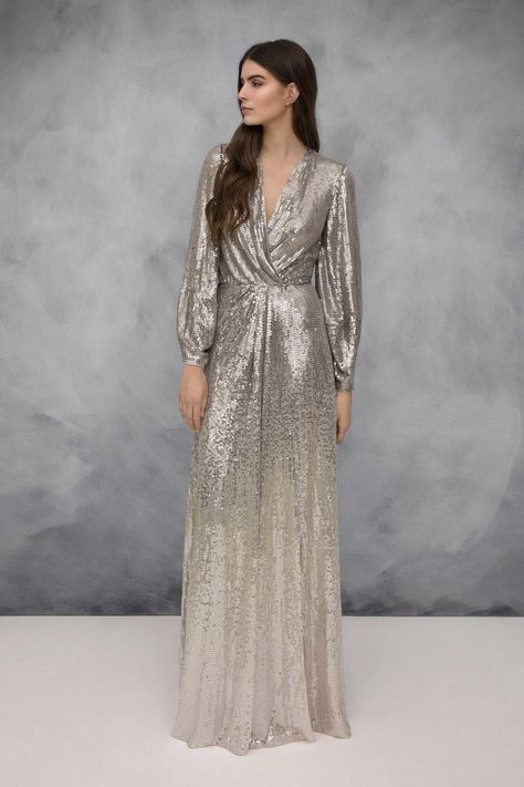 Jenny Packham Resort 2019 collection, runway looks, beauty, models, and reviews. Long Sleeve Sequin Dress, Long Sleeve Sequin, Jenny Packham, Stylish Dress Designs, 2019 Fashion, Suit Pants, Silver Dress, Fancy Dresses, Stylish Dresses