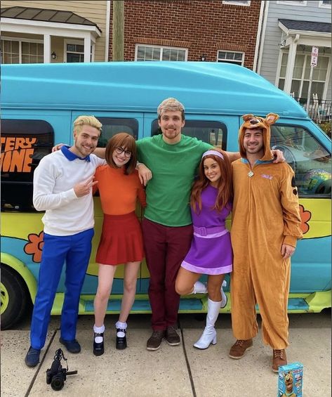 Group Of 4 Costumes, Shaggy Costume, Scooby Doo Costumes, Daphne And Velma, Clever Halloween, Matching Halloween Costumes, Couples Halloween Outfits, Cute Couple Halloween Costumes, Hallowen Costume