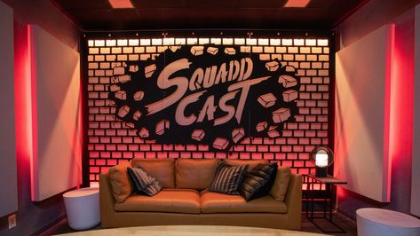 Podcast Setup Design, Podcast Studio Setup Ideas, Broadcasting Studio Background, Content Studio Ideas, Podcast Background Ideas, Studio Podcast Design, Podcast Backdrop Ideas, Youtube Studio Background, Podcast Studio Aesthetic