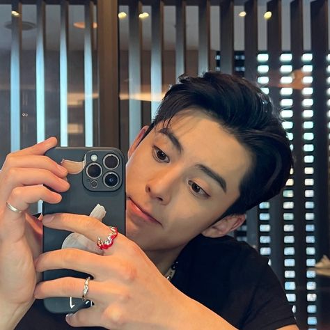 Darren Wang, Wang Hedi, Meteor Garden, Dylan Wang, Anime Canvas, Handsome Actors, Asian Actors, Good Looking Men, Taking Pictures