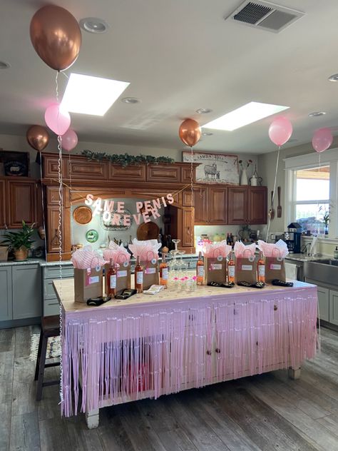 Bachelorette Party Decor Bachelorette Party Table Decor, Bride Room Decoration Ideas Bachelorette Parties, Bachelorette Kitchen Decor, Bachelorette Party Table Set Up, Simple Bachelorette Party Decorations, Bachelorette Party Decorations House, Bachelorette Table Decor, Bachelorette Party Snacks, Diy Bachelorette Party Decorations