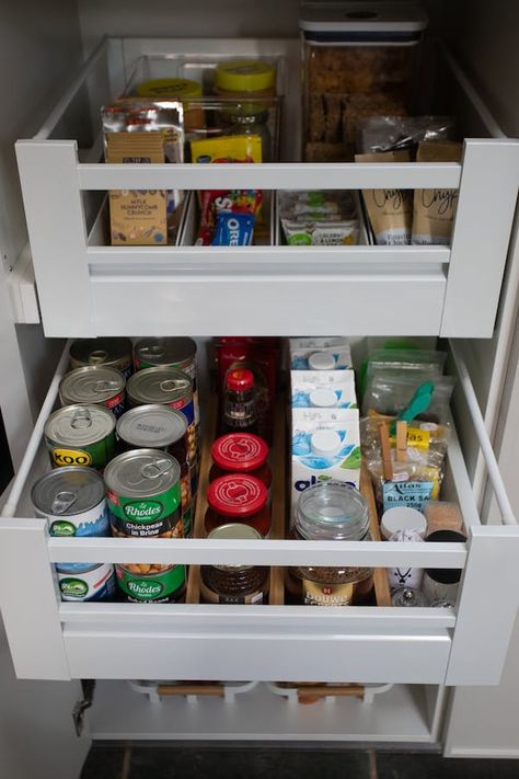 9 Absolute Best Tips To Organize A Small But Deep Pantry - VMPS Small Deep Pantry, Deep Pantry Organization, Deep Pantry, Pantry Inventory, Breakfast Ingredients, Dry Food Storage, Pantry Cupboard, Messy Kitchen, Small Pantry