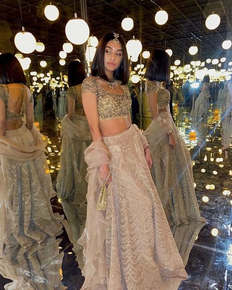 Indian Prom Dresses, Indian Bridesmaid Dresses, Desi Dress, Simple Lehenga, Indian Sari Dress, Desi Wedding Dresses, Indian Outfits Lehenga, Lehenga Designs Simple, Photo Food