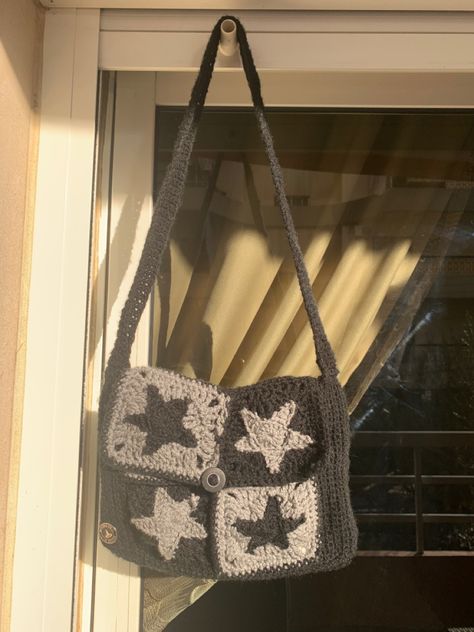 Star messenger bag crochet Crochet Star Bag Y2k, Messager Bags Crochet, Star Messager Bag Crochet, Crochet Bag With Stars, Star Messenger Bag Crochet Pattern, Star Crochet Projects, Star Bags Crochet, Cute Crochet Messenger Bag, Crocheted Messenger Bag