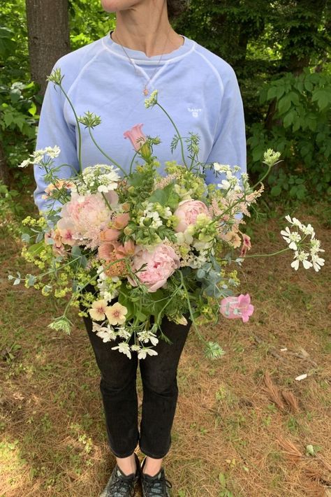 Foxglove Wedding Flowers, Canterbury Bells Bouquet, Foxglove Wedding Bouquet, Foxglove Bouquet, Bell Flower Bouquet, Peach Foxglove, Fairy Bouquet, Foxglove Flower, Flower Stall