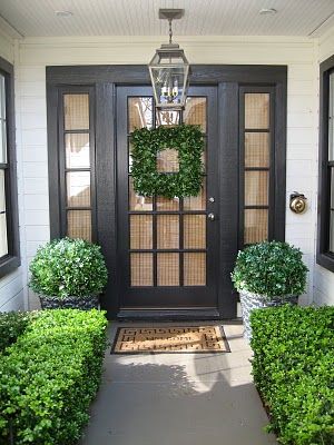 Black front door w/side lites and square wreath Stylish Garage, Front Entrance Decor, Door With Sidelights, Black Front Door, Doors Modern, Black Front Doors, Front Door Porch, Front Doors With Windows, Front Door Entrance