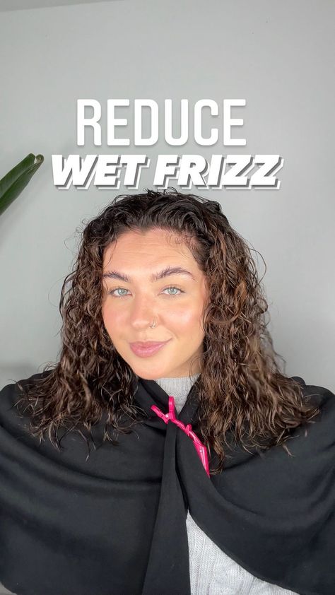 sophiemariecurly on Instagram: REDUCE WET CURL FRIZZ! Follow: @sophiemariecurly for more curly hair tips! Video contains some AD GIFTED products ⭐️To disclaim there is… How To Reduce Frizz In Curly Hair, Wet Frizzy Hair Curly, How To Sleep With Curly Hair, Spiced Nice, Frizzy Curls, Curling Hair, Curly Hair Videos, Hair Tips Video, Frizzy Hair