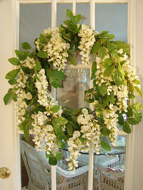 Wisteria Wreath Diy, Easy Door Wreaths, Wisteria Wreath, Wisteria Garland, Plant Bouquet, Heart Wreaths, Hydrangea Wreath Spring, Wisteria Vine, Garland Wreath