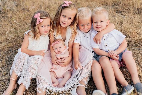 5 Kids Family, Kids Family Pictures, Easter Family Pictures, Utah Pictures, Cousin Pictures, Baby Photography Poses, Sibling Pictures, Large Family Photos, Northern Utah