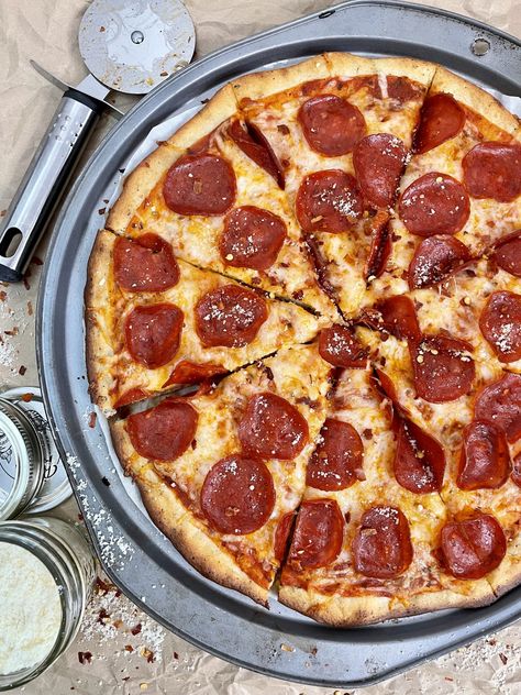 This macro-friendly pepperoni pizza is perfect when you're craving some cheesy goodness but still have fitness goals to hit. Macro Friendly Pizza, Anabolic Recipes, Protein Pizza, Healthy Pizza Recipes, Turkey Pepperoni, Macro Friendly Recipes, My Protein, Healthy Pizza, Protein Meals