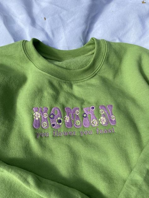 Tees Aesthetic, Woman Sweatshirt, Fashion Words, Embroidery Hoodie, Embroidery On Clothes, Embroidered Tee, Sewing Embroidery Designs, Shirt Embroidery, Personalized Embroidered