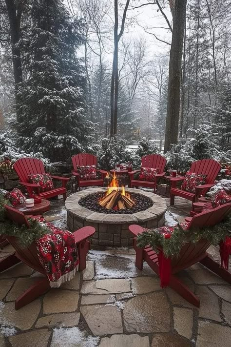 Backyard Winter Wonderland, Bonfire Party Ideas, Christmas Pallets, Decorating For Winter, Christmas House Decorations, Elf Party, Christmas Mood Board, Outdoor Topiary, Outdoor Christmas Diy