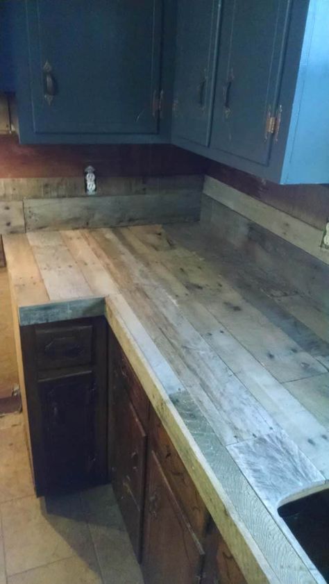 Pallet Countertop, Diy Kitchens, Kitchen Remodel Countertops, Pallet Kitchen, Kitchen Counter Top, Recycled Pallet, Recycled Pallets, Wood Pallet Projects, Diy Pallet Projects