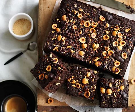 Spiced hazelnut-cacao brownie Rum And Raisin Ice Cream, Rum And Raisin, Flake Chocolate, Light Bites, Mary Berry, Brownie Recipe, Chocolate Cinnamon, Quick Cooking, Chocolate Hazelnut