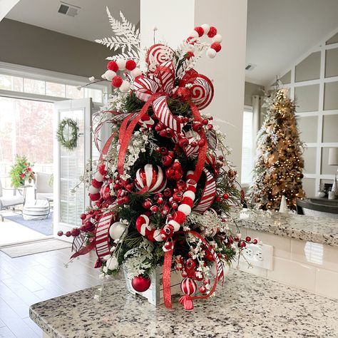 Red and white candy cane themed Christmas tabletop tree Mini Tree Christmas Centerpiece, Tabletop Xmas Tree Ideas, Mini Tree Topper Ideas, Christmas Tree For Kitchen, Christmas Tree On Kitchen Island, Table Top Trees Christmas, Tiny Christmas Tree Decorations, Small Christmas Centerpieces For Table, Small Christmas Trees On Table