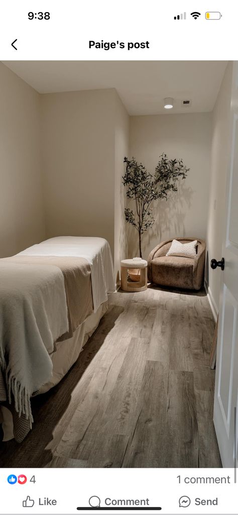 Small Esthetician Room, Solo Esthetician Room, Esthetician Ideas, Home Massage Room, Spa Room Ideas Estheticians, Esthetician Inspiration, Facial Room, Esthetics Room, Spa Room Decor