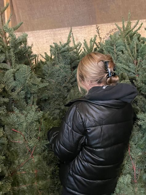 Christmas Tree Picking Aesthetic, Christmas Tree Picking, Christmas Tree Aesthetic, Christmas Tree Picks, Tree Aesthetic, Christmas Tree Pictures, Christmas Time, Christmas Tree, Social Media