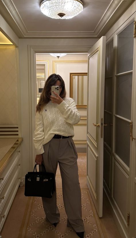 Polo Sweater Outfit, Casual Neutral Outfits, Summer Office Outfits, Cold Fashion, Modest Casual Outfits, Chic Business Casual, Look Adidas, High Waisted Dress Pants, Estilo Indie