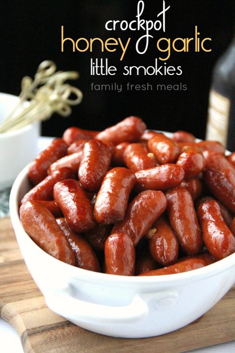 Crockpot Honey Garlic Little Smokies #familyfreshmeals #crockpot #slowcooker #littleweenies #crockpotappetizer #littlesmokies #honeygarlic #appetizer #crockpotsausages Crockpot Lil Smokies, Little Smokies, Lil Smokies, Sauce Cocktail, Crockpot Appetizers, Family Fresh Meals, Party Appetizers Easy, Honey Garlic, Best Appetizers