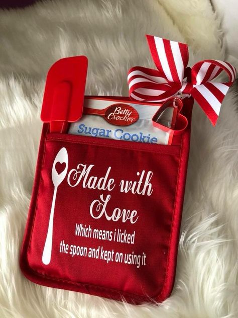 Oven Mitt Gift Ideas, Oven Mits, Pinterest Valentines, Roses Valentine, Oven Mitts Gift, Vinyl Gifts, Craft Show Ideas, Diy Cricut, Oven Mitt