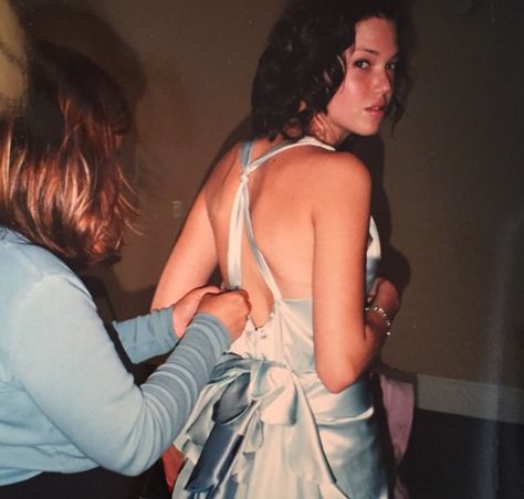 Mandy Moore getting her dress fitted on the set of a Walk to Remember A Walk To Remember, Shane West, Baby Spice, Red Carpet Outfits, Mandy Moore, Movies Outfit, Dress Fitted, Fav Celebs, Historical Fashion