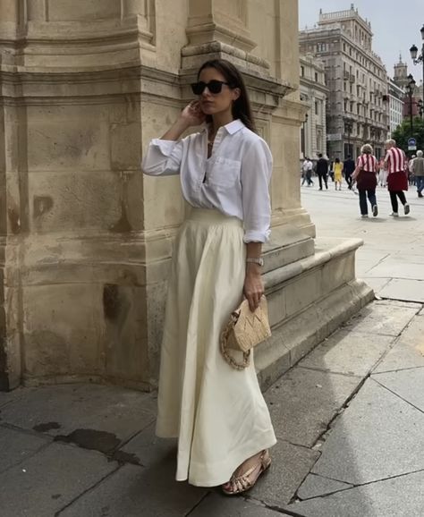 Elegant Skirt Outfits, Parisian Chic Outfits, White Skirt Outfits, Chic Parisian Style, White Long Skirt, Chic Outfit Ideas, Parisian Chic Style, Streets Of Paris, Stylish Summer Outfits