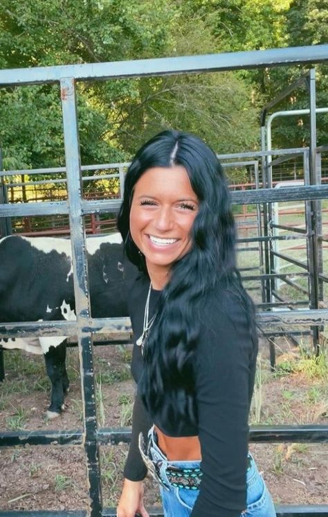 Black Hair Cowgirl Aesthetic, Black Hair Country Girl, Western Black Hair, Black Hair Cowgirl, Dark Cowgirl Aesthetic, Country Aesthetic Outfit, Country Girl Hair, Turquoise Jewelry Outfit, Western Hair