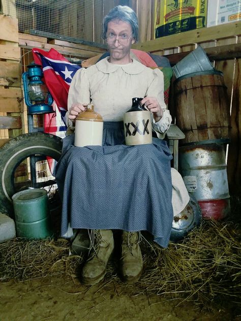 Beverly Hillbillies Costumes, Granny Clampett, Hillbilly Halloween, Hillbilly Costume, Granny Costume, Hillbilly Party, Beverly Hillbillies, Diy Halloween Costume, Dressup Party