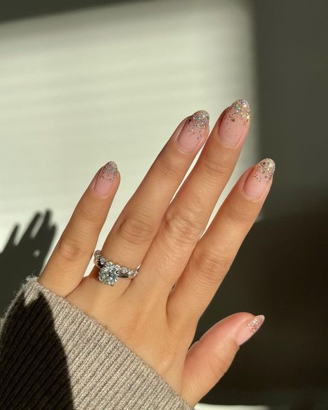 White Sparkly Nails, Nail Designs For Christmas, Sparkly Nail Designs, Nye Nails, Engagement Nails, Bridesmaids Nails, Romantic Nails, Glittery Nails, Gold Glitter Nails