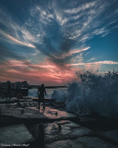 Hesham Abdull Atty’s Instagram profile post: “#photoart #artistic #artist #life #splash #lifegoeson #sunset #photography #art #photoshoot #photoshoot #sky #vivid #skyscape #Silhouette…” Art Photoshoot, Artist Life, Life Goes On, Photography Art, Sunset Photography, Photo Art, Egypt, Instagram Profile, Photography