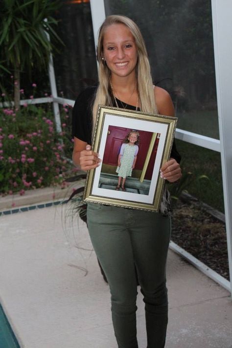 First day of senior year holding first day of kindergarten picture Senior Picture Holding Kindergarten Picture, Senior Year First Day Photo Ideas, First Day Of Senior Year Pictures, First Day Of Senior Year, Sr Pictures, School Traditions, Kindergarten Pictures, Senior Year Pictures, First Day Of School Pictures