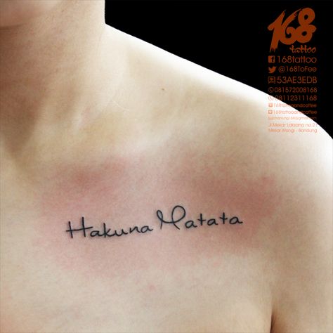 Hakuna matata #tattoo #lettering #font #chest Tattoo Ideas Hakuna Matata, Hakuna Matata Tattoos For Women, Hawkins Matata Tattoo, Finger Tattoos Funny, Hakuna Matata Tattoo Fonts, Hakuna Matata Tattoo Ideas, Hakuna Matata Tattoo, Tattoo Lion, Tattoo Trend