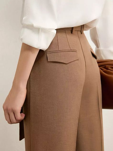 Winter Business Outfits, Female Pants, Women Trousers, Woman Suit Fashion, Stylish Pants, Retro Mode, Easy Trendy Outfits, Clothing Details, Suit Pants