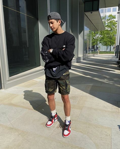 Dunks And Shorts Outfit Men, Outfits Men Summer Street Styles, Jordan 1mid Outfit, Red Jordan Outfits Men, Jordan 1 Shorts Outfit Men, Jordan 1 With Shorts Men, Jordan Mids Outfit Men, Men Outfit Jordan, Mens Outfits With Jordans