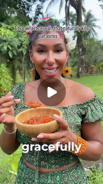 Victoria Everest Ekong on Instagram: "The Ultimate Parasite Slayer - over the last few weeks at the Sunfired wellness retreat I’ve been religiously eating the papaya & its seeds for breakfast!

Papaya seeds have super powerful health benefits, including the ability to kill intestinal parasites. They contain proteolytic enzymes like papain, which help break down and eliminate parasites from the digestive system. The seeds also have antimicrobial properties that can combat harmful bacteria and fungi, contributing to overall gut health.

Especially as someone who has spent years eating animal protein I’ve been introducing foods that fight against parasites, like these papaya seeds.
@aris_latham recommends to eat the seeds WHOLE as this is the most effective way for the  parasites 🪱 magnetise Foods To Get Rid Of Parasites, How To Eat Papaya Seeds, Papaya Parasite Cleanse, Papaya Seed Parasite Cleanse, Papaya Seeds For Parasites, Foods That Kill Parasites, Aris Latham, Proteolytic Enzymes, Intestinal Parasites