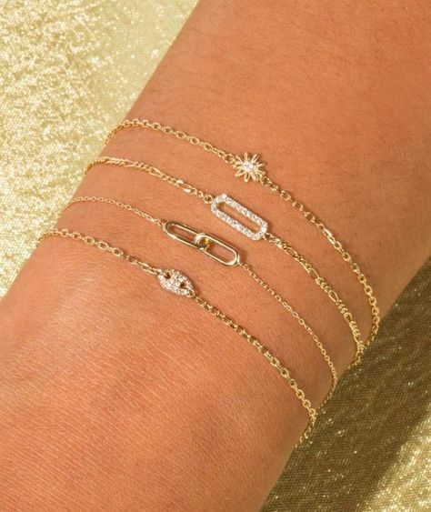 Jewelry Names For Business, Minimalist Accessories Jewellery, Minimalist Accessories, Wrist Jewelry, Luxe Jewelry, Casual Jewelry, Jewelry Accessories Ideas, Jewelry Fashion Trends, Classy Jewelry