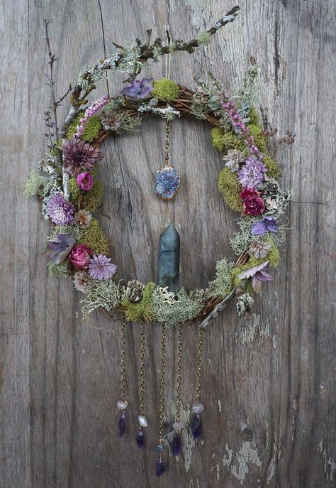 Waning Crescent Moon, Waning Crescent, Fleurs Diy, Dried Flower Wreaths, Witchy Crafts, Wings Art, Witch Decor, Boho Wall Hanging, 자수 디자인