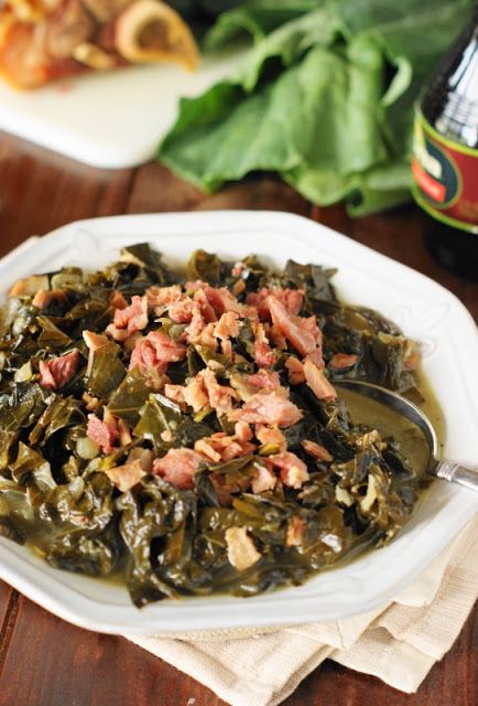 Southern Collard Greens Image Collard Greens With Bacon, Southern Style Collard Greens, New Years Day Meal, Southern Collard Greens, Collard Greens Recipe, Turnip Greens, Smoked Turkey, Collard Greens, Greens Recipe