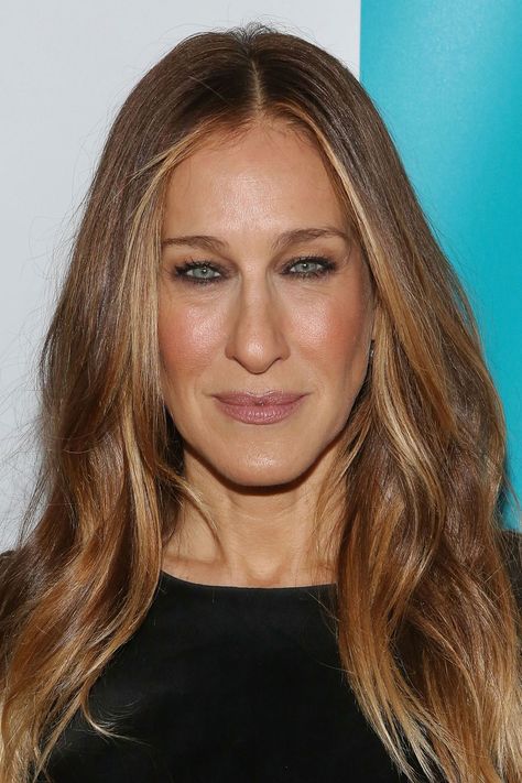 Sarah Jessica Parker 50 Hairstyles, Her Cut, Shades Of Blonde, Brown Highlights, Sarah Jessica, Sarah Jessica Parker, Fresh Face, Look Younger, Celebrity Hairstyles