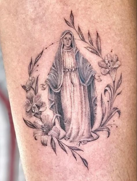 Lady Of Fatima Tattoo, Blessed Mother Tattoo, Mary Tattoos Catholic, Robin Tattoos, Virgen Mary Tattoo, Sun Rays Tattoo, Mother Mary Tattoos, Robin Tattoo, Catholic Tattoos